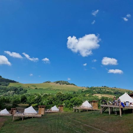 The Hunters Glamping Hotel Ciudanovita Екстериор снимка