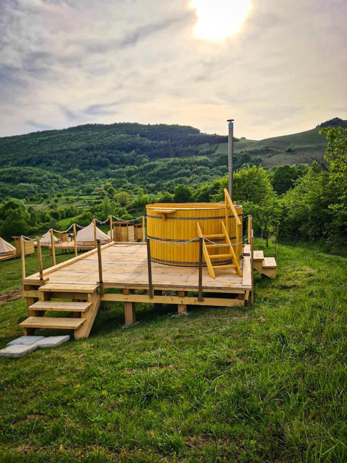 The Hunters Glamping Hotel Ciudanovita Екстериор снимка