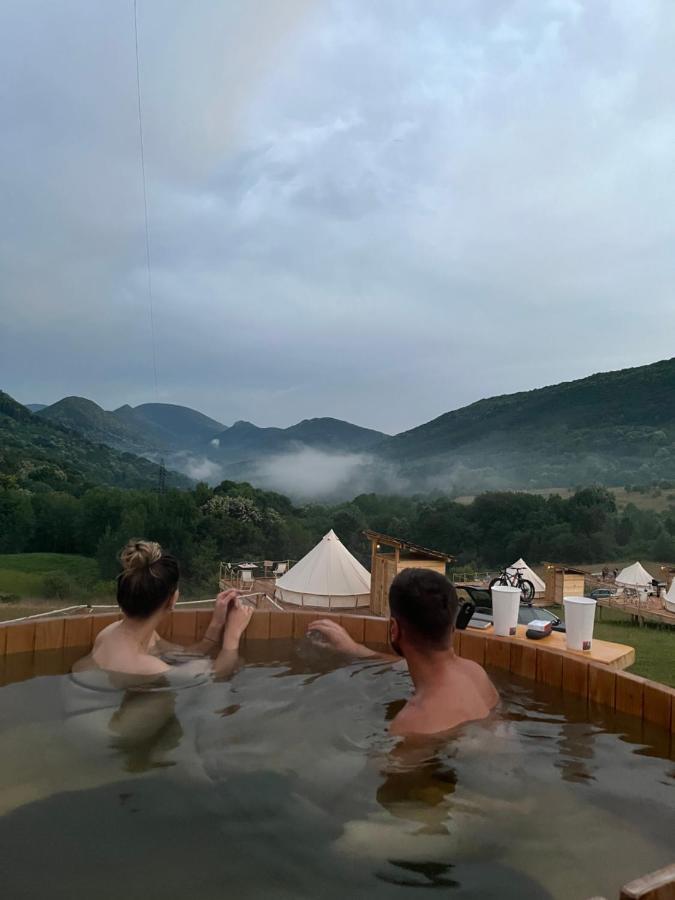 The Hunters Glamping Hotel Ciudanovita Екстериор снимка