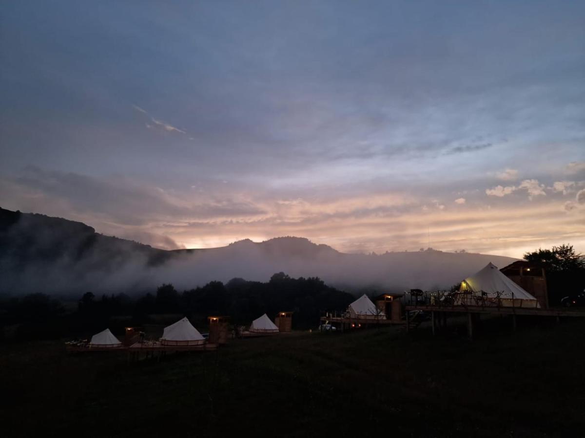 The Hunters Glamping Hotel Ciudanovita Екстериор снимка