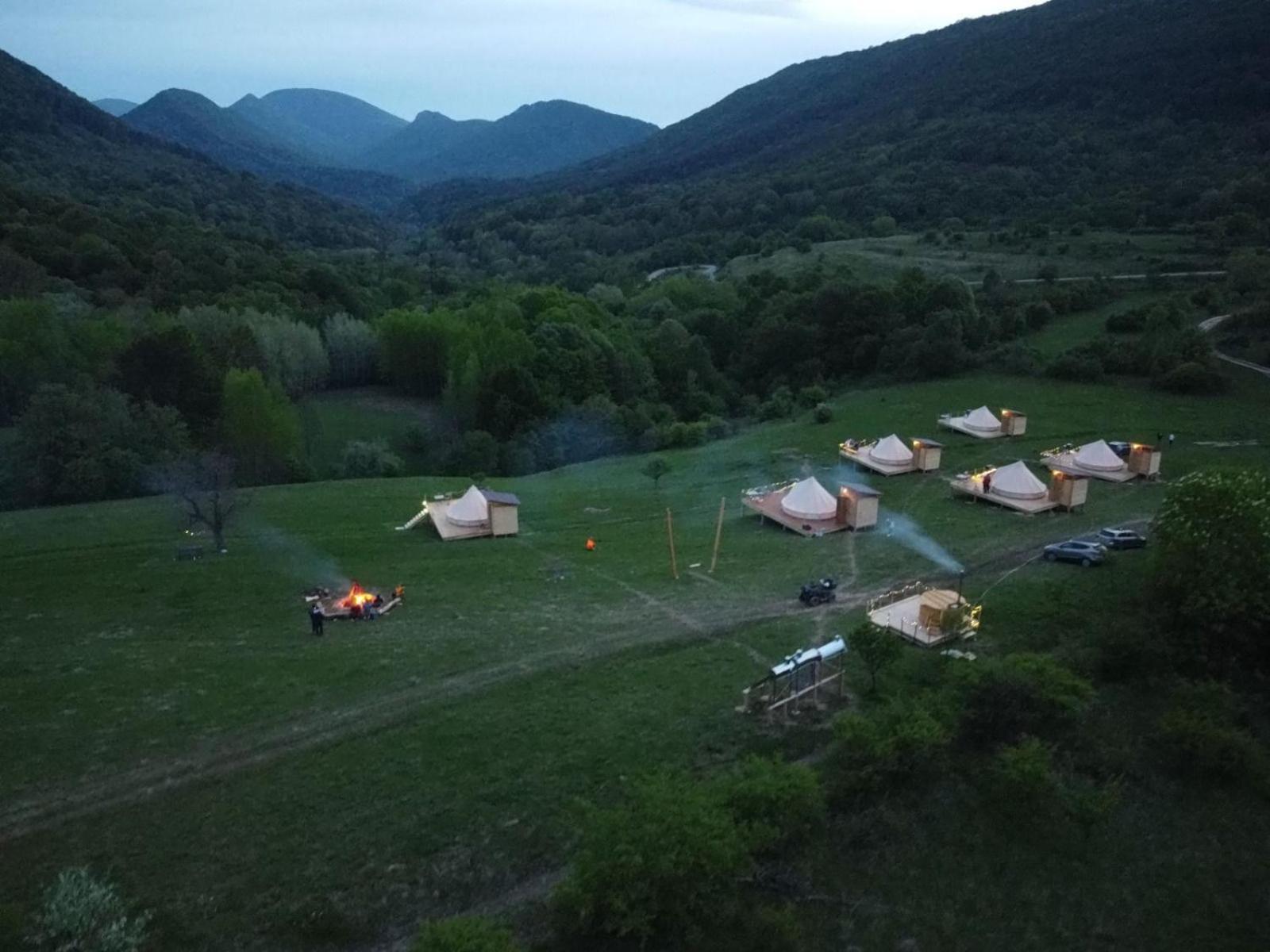 The Hunters Glamping Hotel Ciudanovita Екстериор снимка