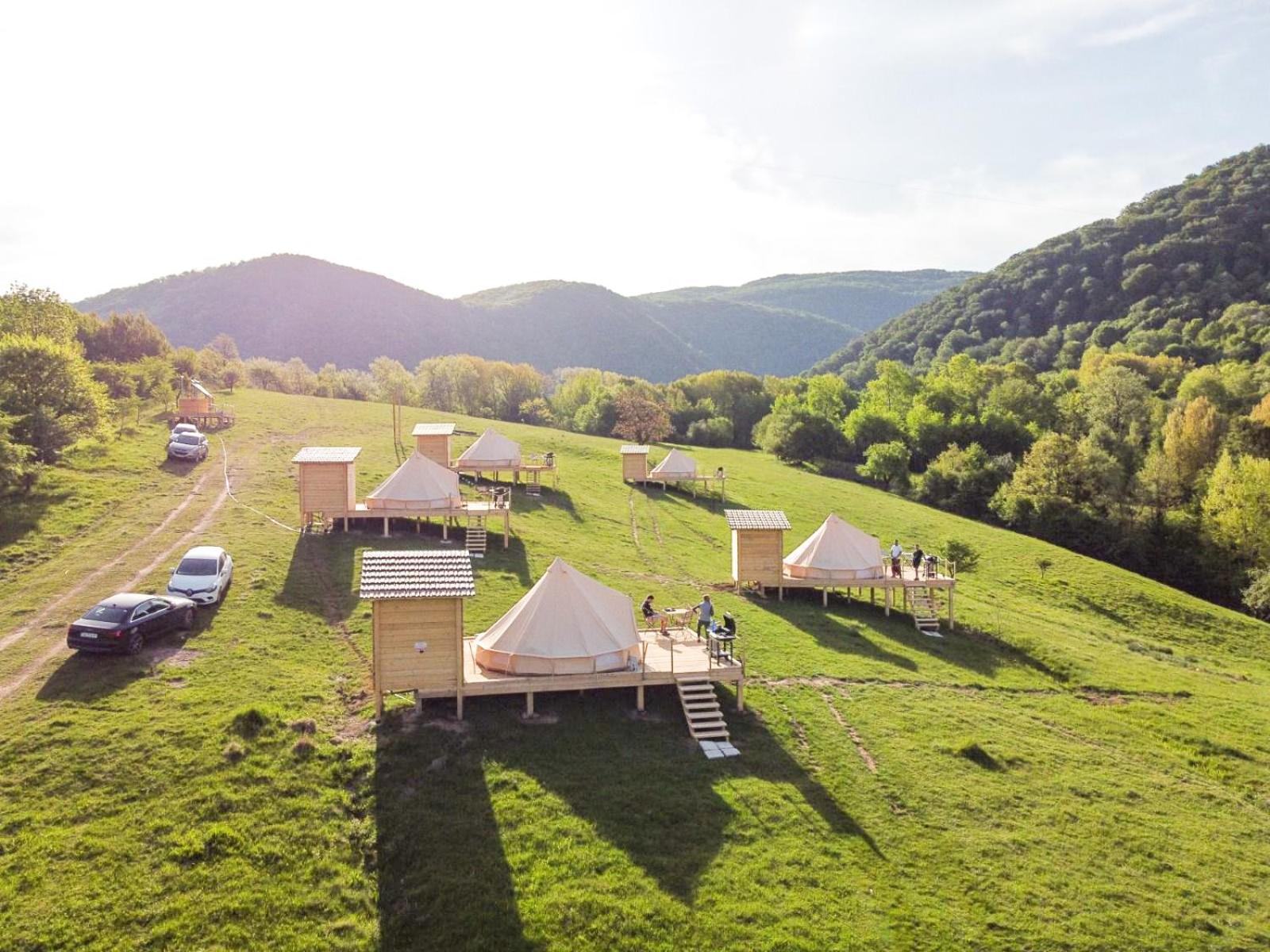 The Hunters Glamping Hotel Ciudanovita Екстериор снимка