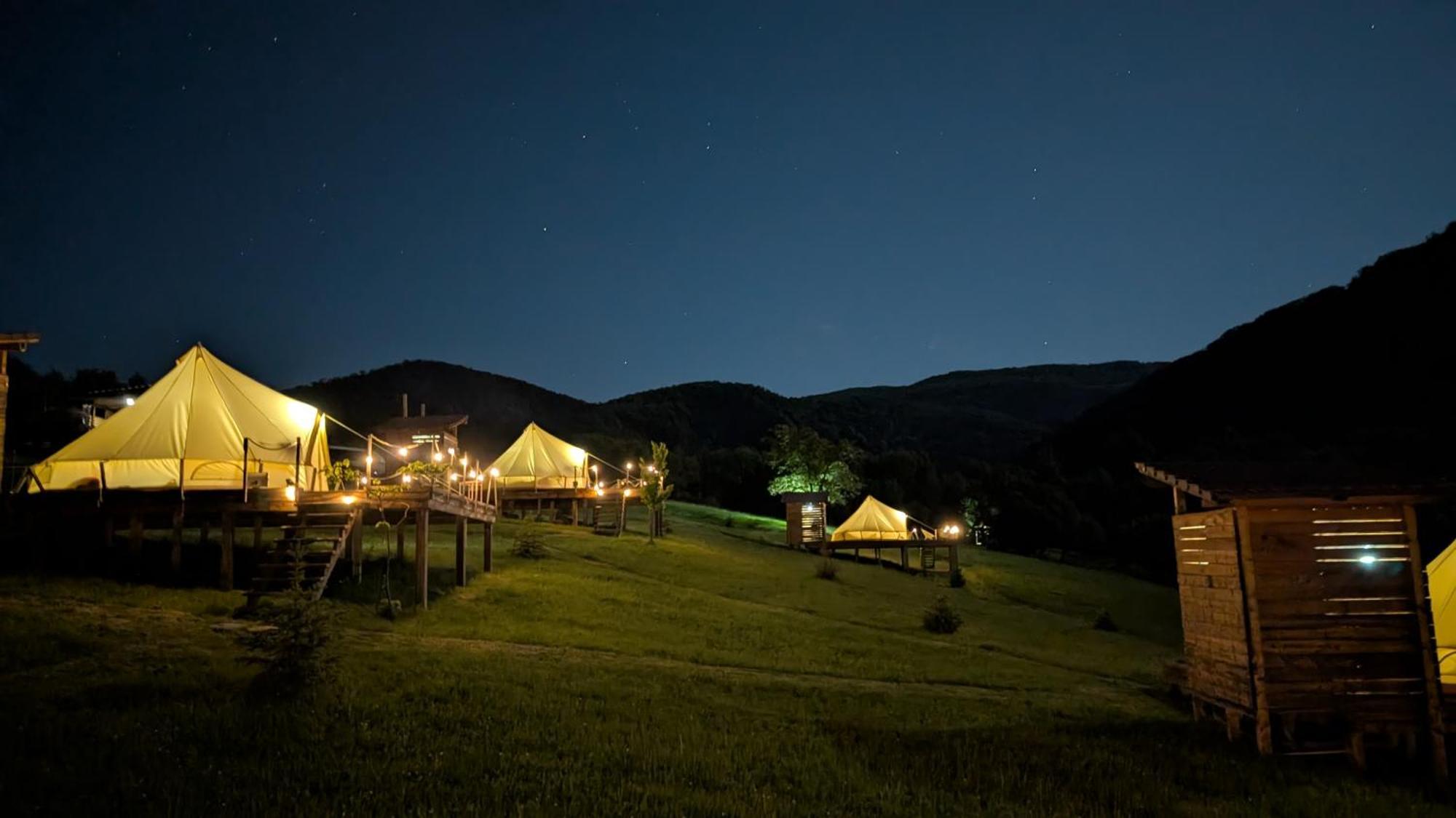 The Hunters Glamping Hotel Ciudanovita Екстериор снимка
